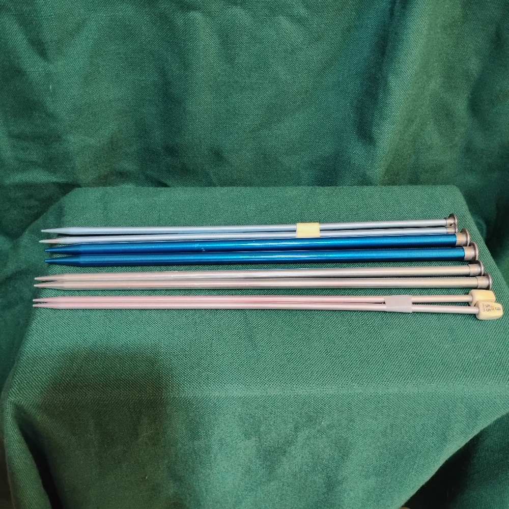 Knitting Needles - Picture 2 of 7